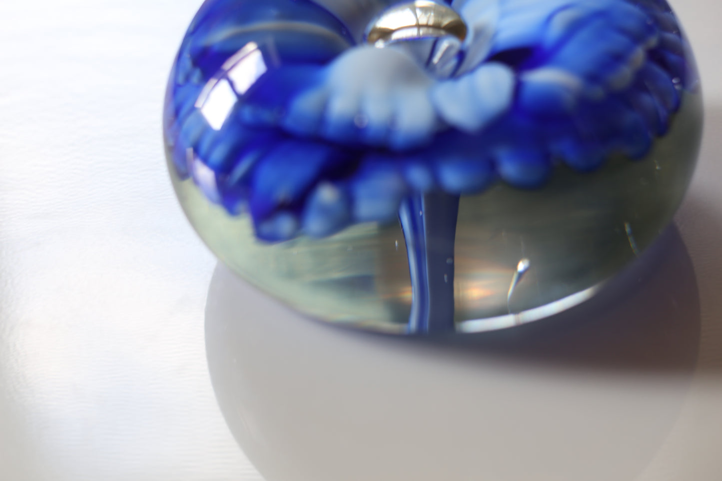 Flower paperweight / Venini