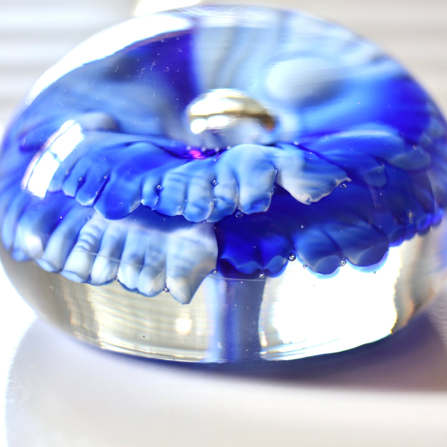 Flower paperweight / Venini