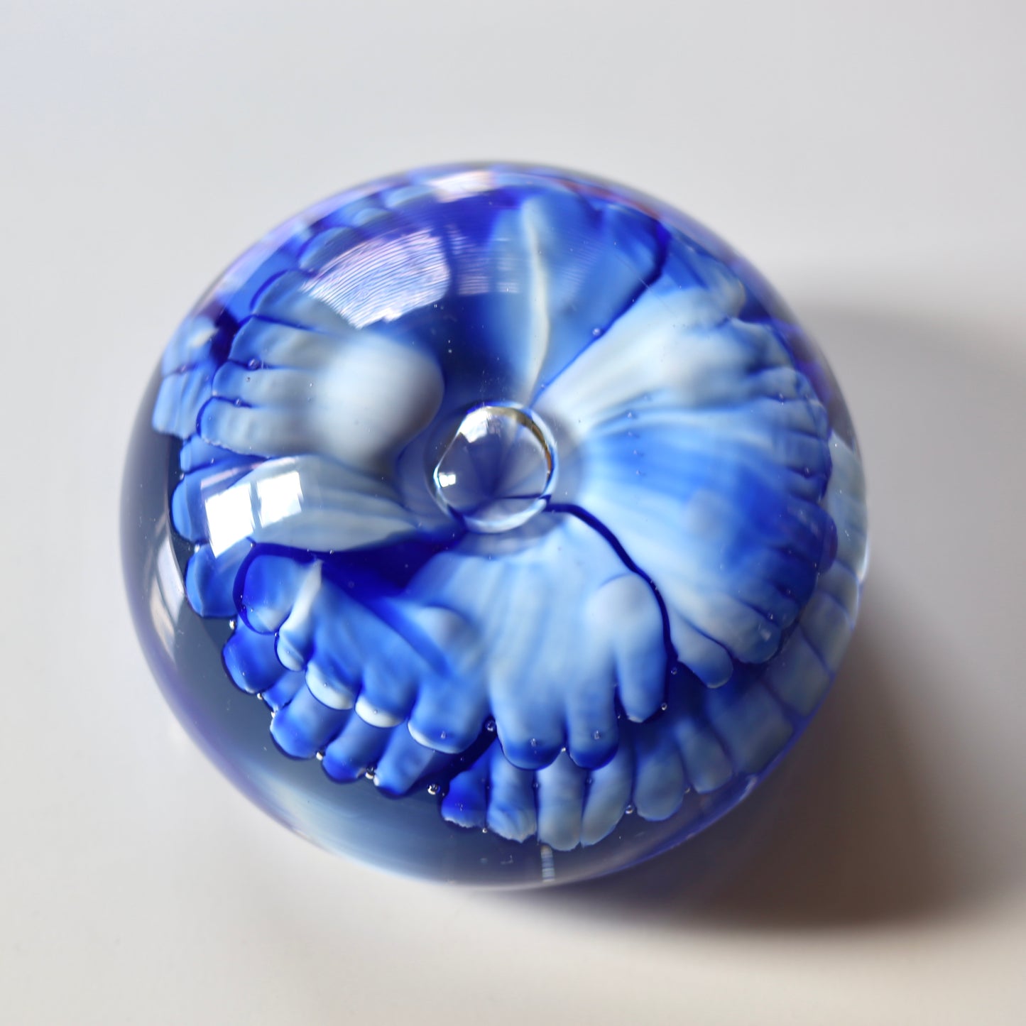Flower paperweight / Venini